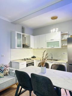 Bllok: Central Cozy Stay, 24/7 Self Check-in - Tirana - 2