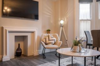 Kensington - Two Bedroom Central London Apartment with Garden - London - 8