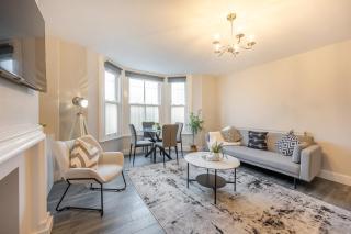 Kensington - Two Bedroom Central London Apartment with Garden - London - 0