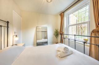 Kensington - Two Bedroom Central London Apartment with Garden - London - 4