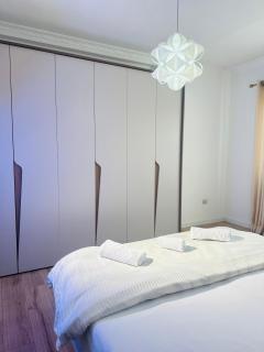 Bllok: Central Cozy Stay, 24/7 Self Check-in - Tirana - 5