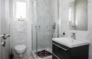 1 Bedroom Lovely Apartment In Vrsi - Vrsi - 6