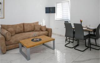 1 Bedroom Lovely Apartment In Vrsi - Vrsi - 8