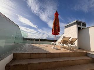Sotogrande Polo Retreat with Rooftop Salt Pool - San Enrique de Guadiaro - 8