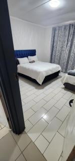 2 bedroom flat self catering 5 sleeper - 3