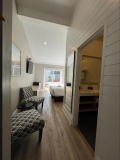 Colonial Hotel & Suites - 2