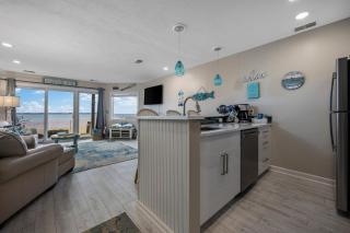 TWO Beachside Condos on East Bay in Traverse City - Traverse City - 5