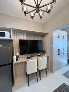 Cozy Condo Apartment in Red Residences Makati near malls and airport - 1