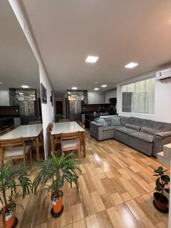 Casa completa e confortável, 15 minutos dá praia - 0