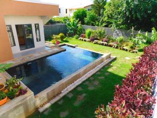 2 Bedrooms Ground floor villa with private pool & garden - Albion - 0