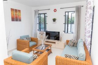 2 Bedrooms Ground floor villa with private pool & garden - Albion - 2