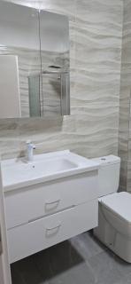 Spacious Studio and a Balcony 2 min from the Beach - 8