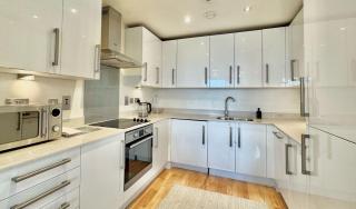 Stylish 2-Bed Flat with Parking - Londra - 8