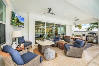 P00L SPA LOCATION IN BAYSHORE ART DISTRICT - Naples - 9