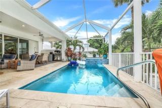P00L SPA LOCATION IN BAYSHORE ART DISTRICT - Naples - 6