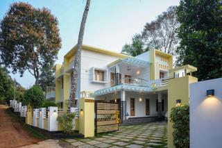 Yellow Leaves Homestay - Anaviratty - 0