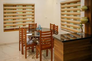 Yellow Leaves Homestay - Anaviratty - 3