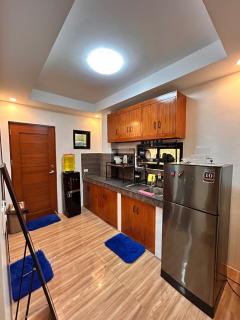 ELYU 3 Storey Staycation House near San Juan Beach - 7
