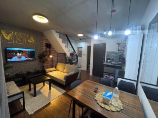 Cozy Rustic Corner House - Subic - 9