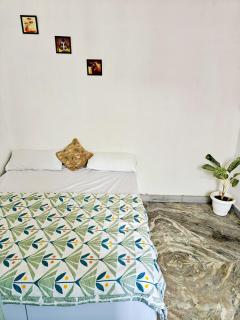 mahadev Hotel NOOR stay 1km away frm kashiwishnath - 5