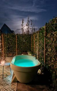 Artisan Hideaway Bed and Breakfast - 1