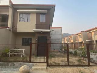 Cozy Rustic Corner House - Subic - 2