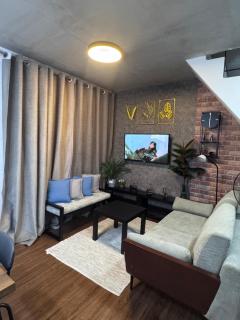 Cozy Rustic Corner House - Subic - 8