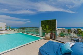 The Boat 2 blocks from the sea and 5th Ave 200 MB - 6