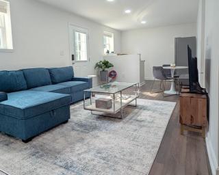 Garden Level Gem of a 1BR Suite! - Charlotte - 0