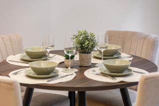 Modern 1BR Flat Sofa Bed Sleeps 4 The Willow - 3
