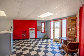 OYO Crossroads Inn - - 1