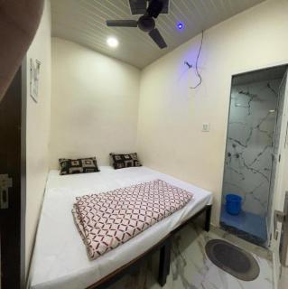HOTEL PREMIUM WINTEER Near Shri Mahakaleshwar Jyotirlinga Temple - Ujjain Railway Station - Paid Public Parking and Free Wifi - A Top Rated Hotel - Ujjain - 0