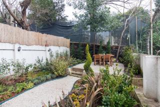 Tastefully Designed 2BR with a Lush Backyard - Istanbul - 8