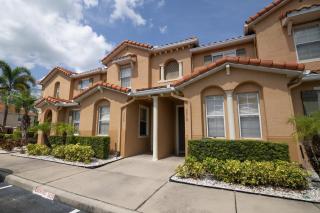 Stunning 3 bedroom 3 bath townhome 370 - 0