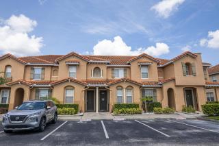 Stunning 3 bedroom 3 bath townhome 370 - 8