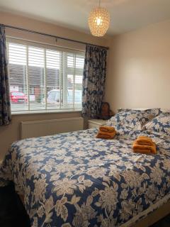 Two bedroom detached bungalow with conservatory - 1