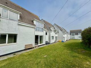 7 Isallt Lodges-3 bed-Ground Floor-Outside seating - Trearddur - 1