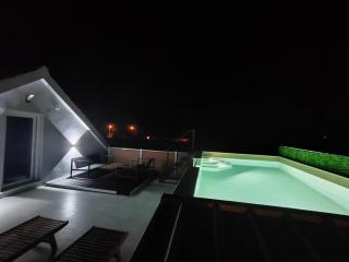 Modern penthouse Ivan with rooftop swimming pool and jacuzzi - Drinovci - 0