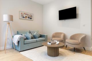 Modern 2BR Apartment Sleeps 6 Spacious and Bright The Pine - Londra - 8