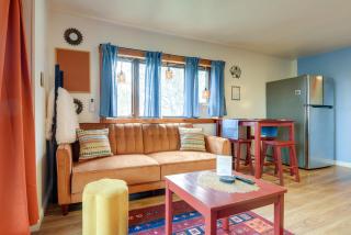 Walk to Trails Artsy Mtn-View Getaway in Vernon! - - 5