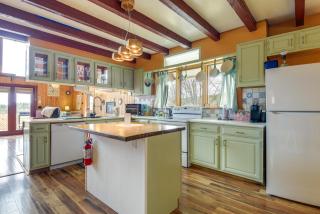 Deck, Mountain Views Colorful Retreat in Vernon! - - 2