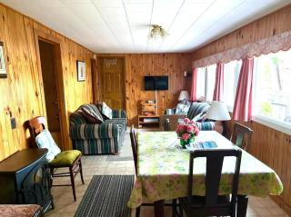 Lakeside Cottage for 8 with Boat Firepit and BBQ - Lakefield - 8