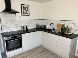 Spacious Apartment with Private Terrace close to Beaches and the New Forest - Bournemouth - 7