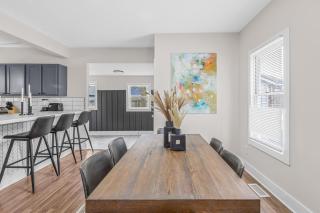 Charming Home Near Heart Of Downtown Sleeps 12 - Grand Rapids - 9