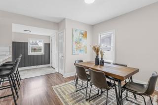Charming Home Near Heart Of Downtown Sleeps 12 - Grand Rapids - 5