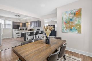 Charming Home Near Heart Of Downtown Sleeps 12 - Grand Rapids - 4