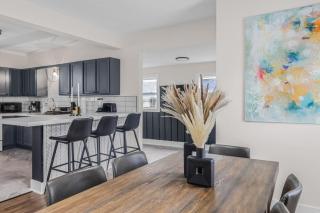 Charming Home Near Heart Of Downtown Sleeps 12 - Grand Rapids - 3