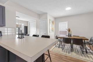 Charming Home Near Heart Of Downtown Sleeps 12 - Grand Rapids - 1