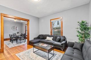 Stylish Home Near Heart Of Downtown Sleeps 8 - Grand Rapids - 0