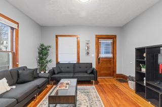 Stylish Home Near Heart Of Downtown Sleeps 8 - Grand Rapids - 9